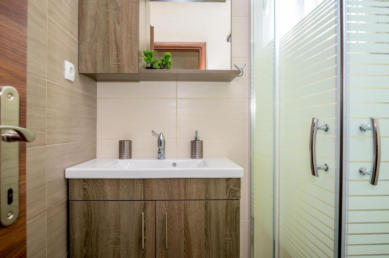 Spartacus Apartment อเล็กซานโดรโพลิส ภายนอก รูปภาพ